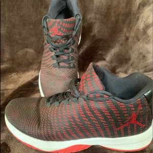 AIR JORDAN B.FLY BLACK/GYM RED